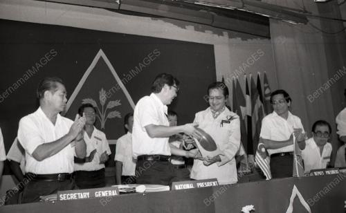 MAHATHIR MOHAMAD