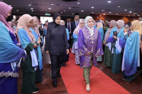 TUNKU AZIZAH AMINAH MAIMUNAH ISKANDARIAH