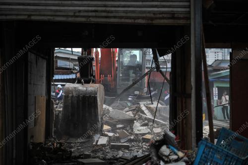 KERJA PEMBAIKAN STRUKTUR PENJAJA DI PASAR DATO KERAMAT