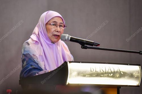 DATUK SERI DR WAN AZIZAH WAN ISMAIL