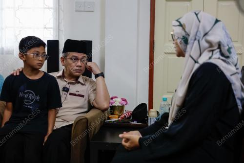 SENATOR DATUK DR MOHD NA'IM MOKHTAR