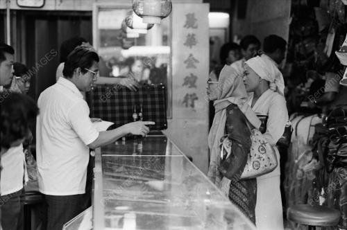 ROMPAKAN KEDAI EMAS