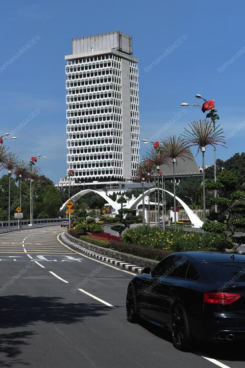 PETUGAS MEDIA WAJIB BUAT SARINGAN COVID-19 PARLIMEN MALAYSIA