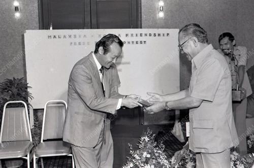 PERTANDINGAN FOTO