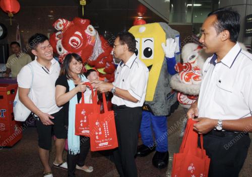 KL15_28012011_KTMB_CNY