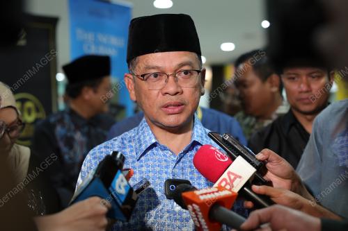 DATUK DR MOHD NA'IM MOKHTAR