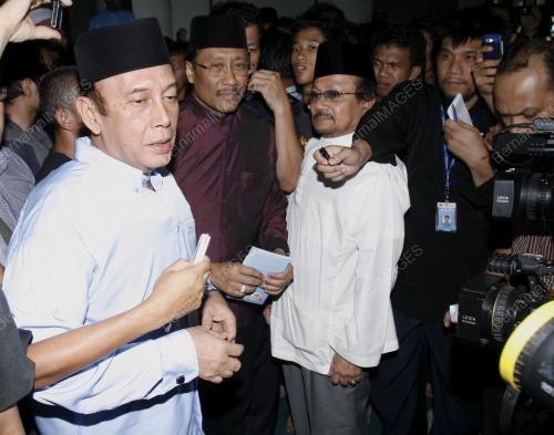 SUMPAH LAKNAT TRIO DATUK 'T'