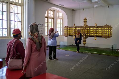 TINJAUAN DI SEKITAR IBU KOTA