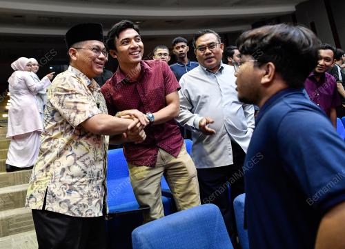 DATUK DR MOHD NAIM MOKHTAR