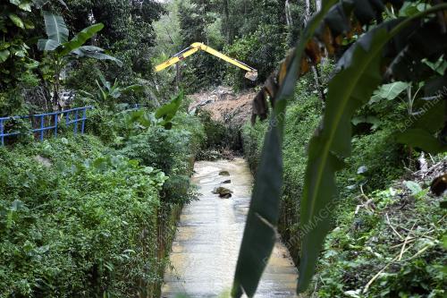 TINJAUAN TANAH RUNTUH DI JALAN KELAB UKAY