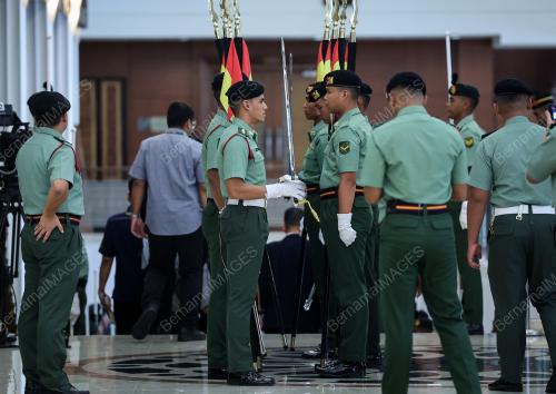 RAPTAI PEMBUKAAN PARLIMEN
