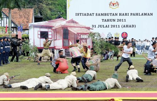 HARI PAHLAWAN