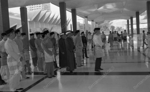 KL15_31072015_AGONG_SOLAT