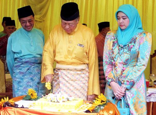 HARI KEPUTERAAN AGONG KE-74