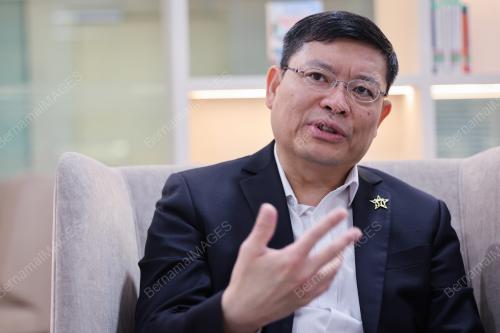 DR KHOO CHOW HUAT
