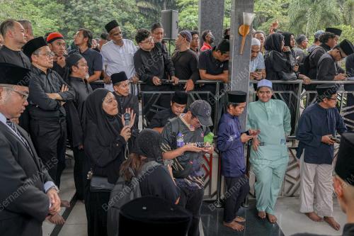 ALLAHYARHAM TUN ABDULLAH AHMAD BADAWI