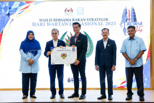 DATUK FAHMI FADZIL