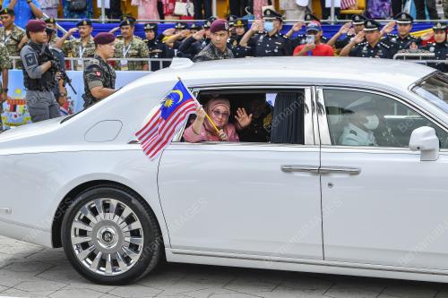TUNKU HAJAH AZIZAH AMINAH MAIMUNAH ISKANDARIAH