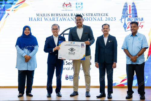 DATUK FAHMI FADZIL
