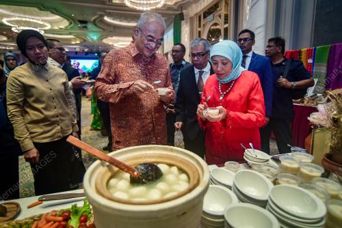 TUN MOHD ALI RUSTAM