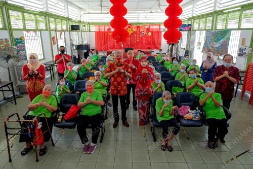 DATUK SERI ISMAIL SABRI YAAKOB