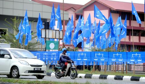 KL16_01042013_BENDERA