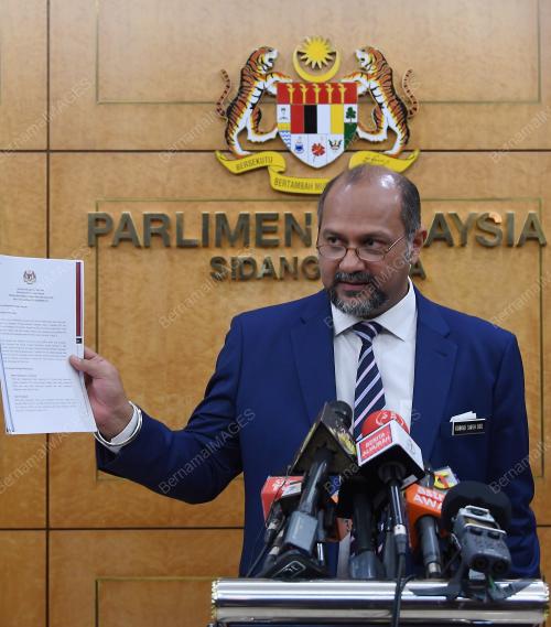 KL16_01112018_PARLIMEN