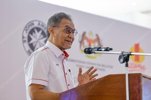 DATUK SERI DR DZULKEFLY AHMAD