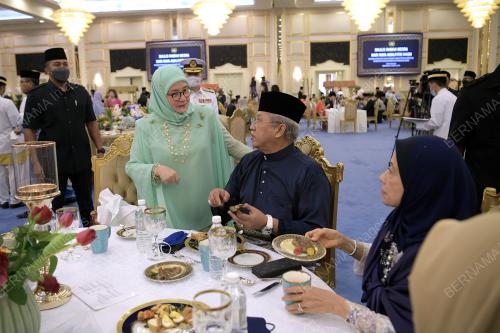 TUNKU HAJAH AZIZAH AMINAH MAIMUNAH ISKANDARIAH