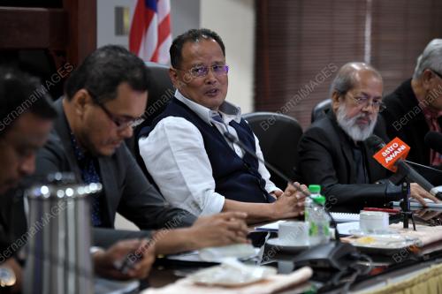 PROF DATUK DR RADUAN CHE ROSE