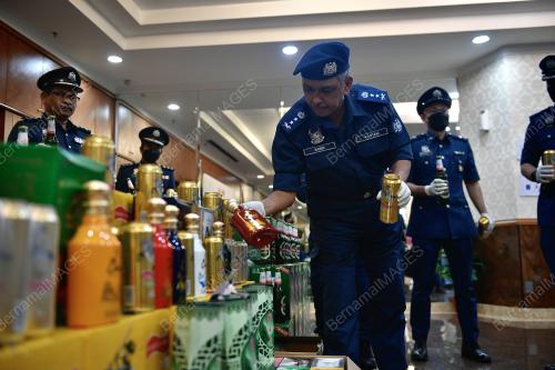 SINDIKET PENYELUDUPAN MINUMAN KERAS