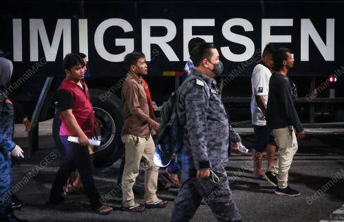 IMIGRESEN SERBU PERKAMPUNGAN SETINGGAN PENDATANG TANPA IZIN DI P