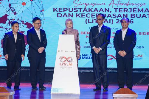 FADHLINA SIDEK