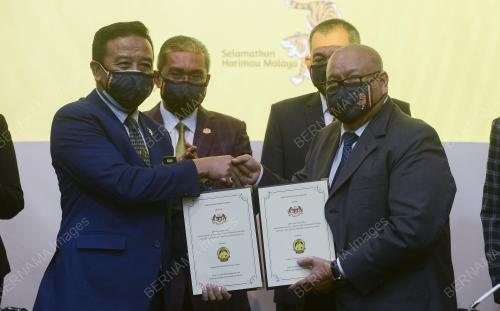 DATUK SERI TAKIYUDDIN HASSAN