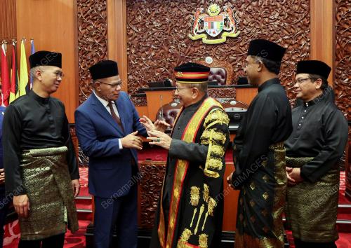ANGKAT SUMPAH SENATOR DEWAN NEGARA