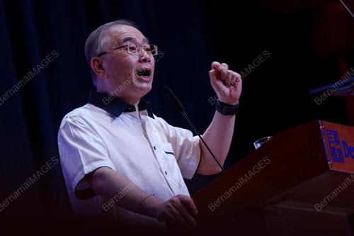 DATUK SERI DR WEE KA SIONG