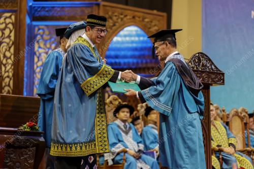 TAN SRI ADNAN YAAKOB
