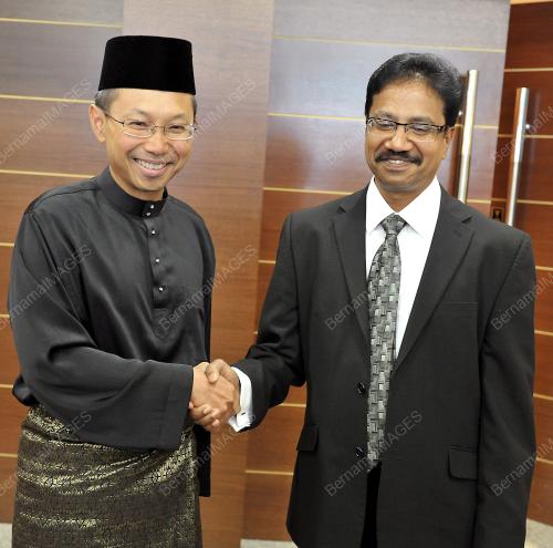 KL16_05062013_ANGKAT_SUMPAH