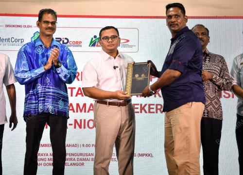 DATUK SERI AMIRUDIN SHARI
