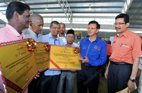 KL16_06042013_PENYERAHAN