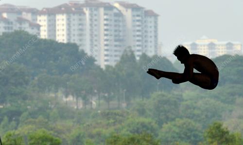 KL16_06092015_TERJUN