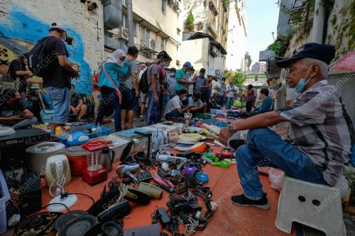 PASAR KARAT TUMPUAN HUJUNG MINGGU WARGA KOTA