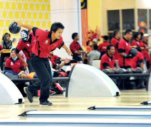 KL16_07012012_BOWLING