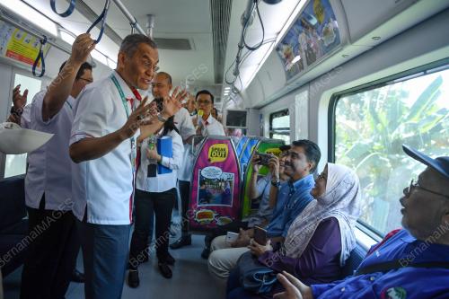 DATUK SERI DR DZULKEFLY AHMAD