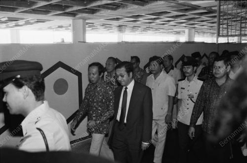 PERSIDANGAN