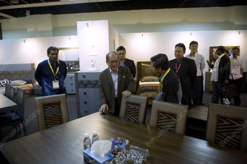 KL16_07032015_PAMERAN_PERABUT