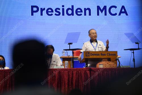 DATUK SERI DR WEE KA SIONG