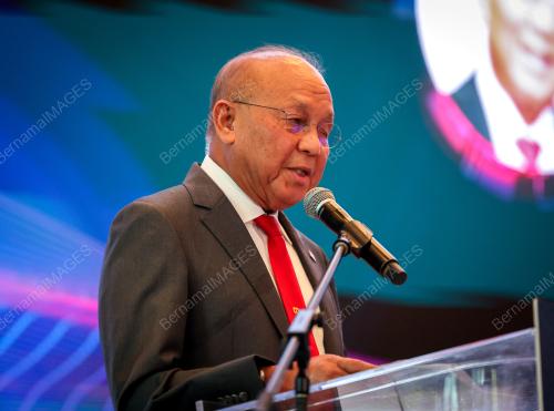 TAN SRI AZMAN HASHIM