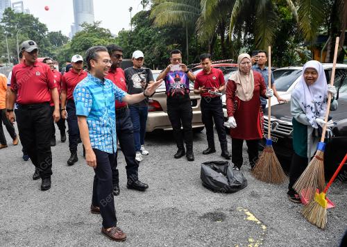 FAHMI FADZIL