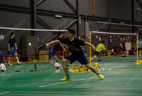 LATIHAN BADMINTON
